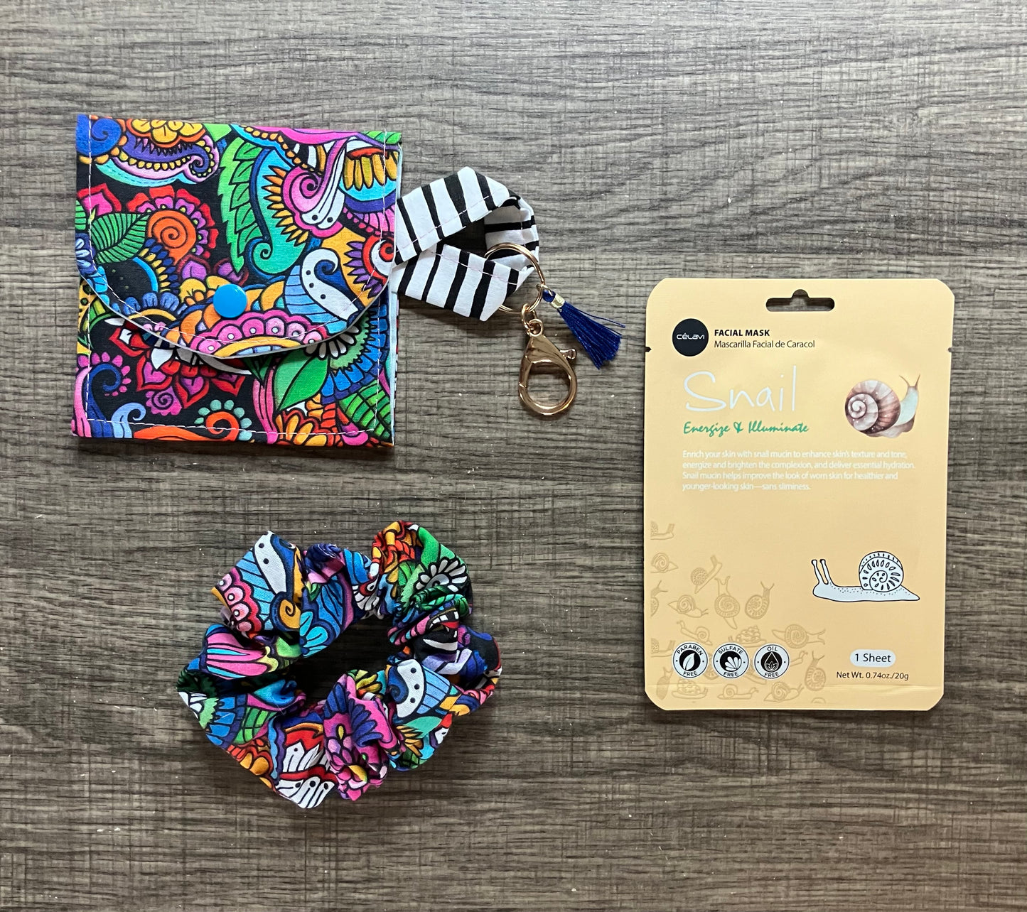 Keychain wallet and scrunchie set