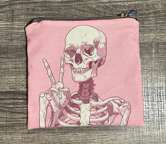 Skull zipper clutch
